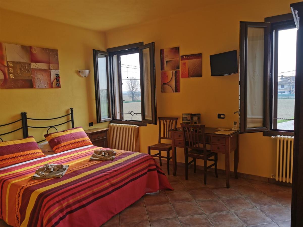 Casa Di Campagna B&B La Corte Ferrara Buitenkant foto