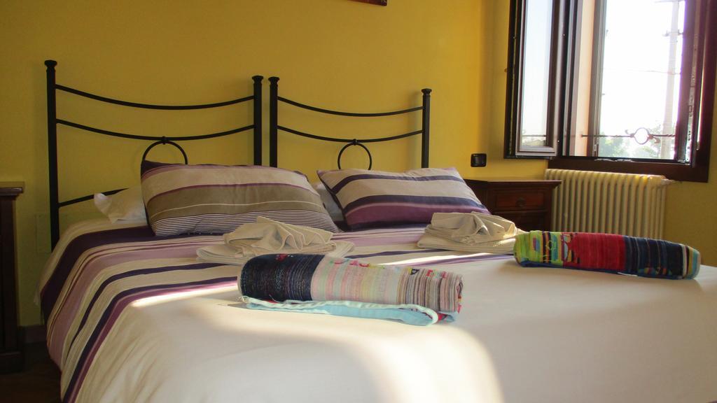 Casa Di Campagna B&B La Corte Ferrara Buitenkant foto