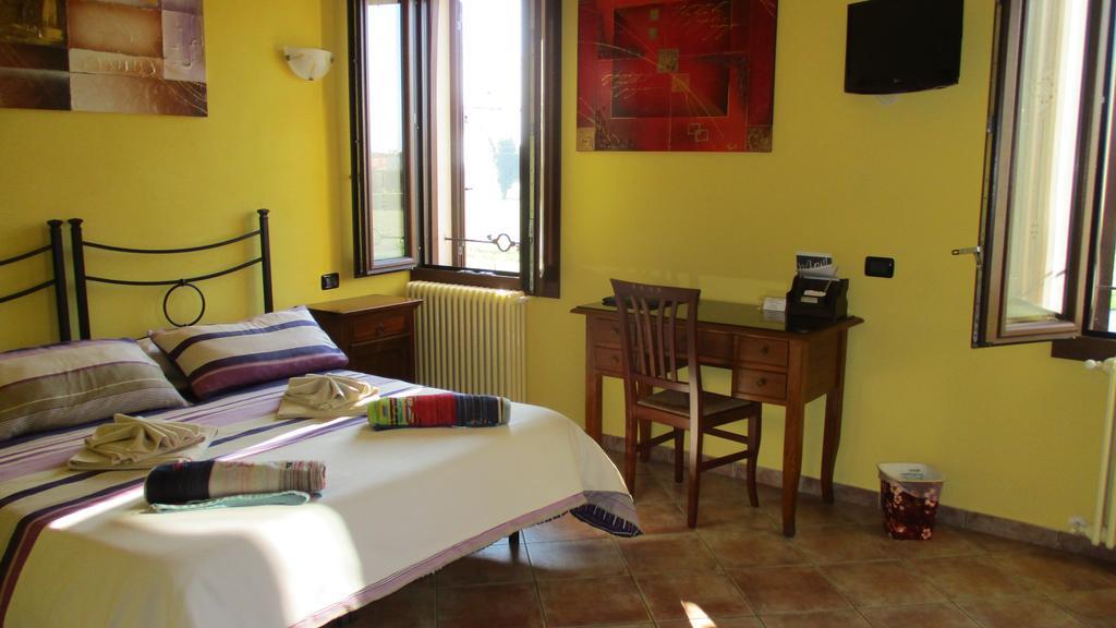 Casa Di Campagna B&B La Corte Ferrara Buitenkant foto
