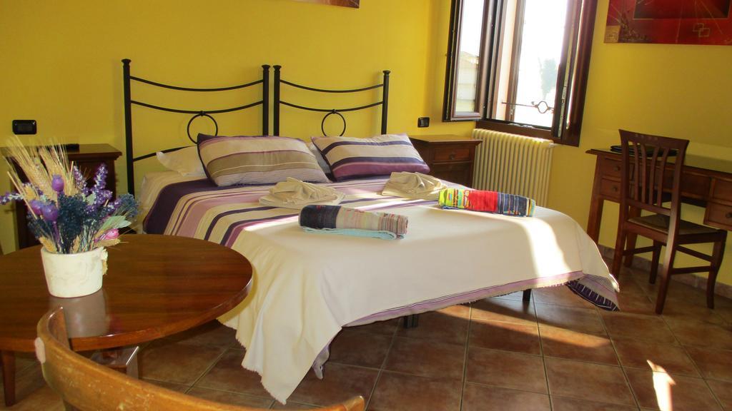 Casa Di Campagna B&B La Corte Ferrara Buitenkant foto