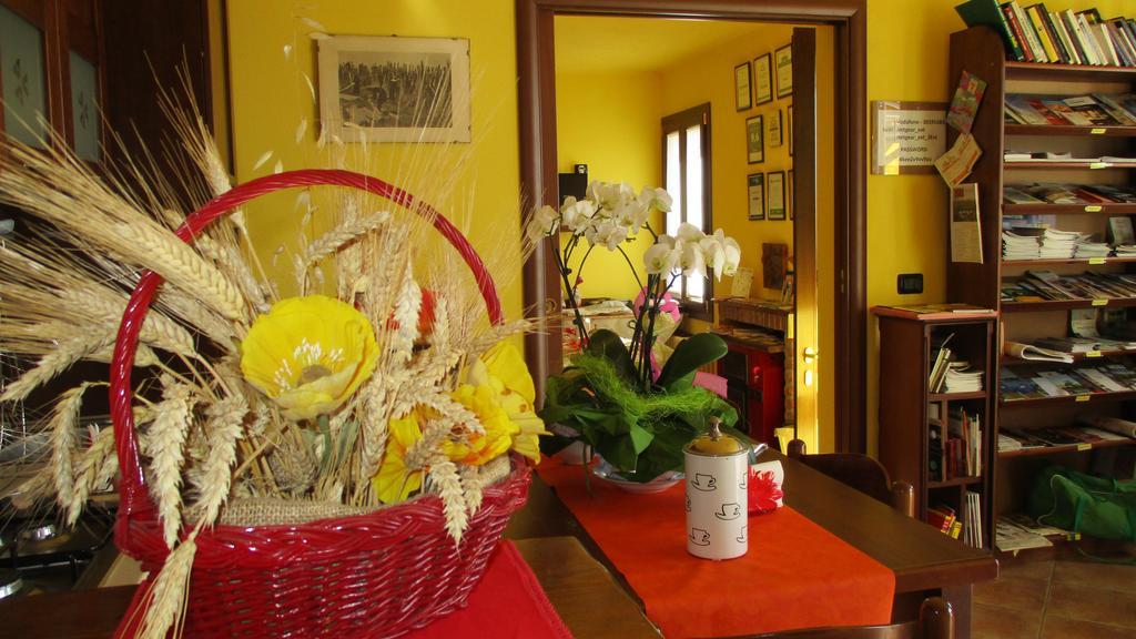 Casa Di Campagna B&B La Corte Ferrara Buitenkant foto